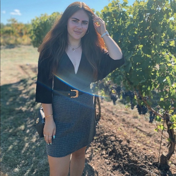 Meet your Posher, Megan - Picture 1 of 1